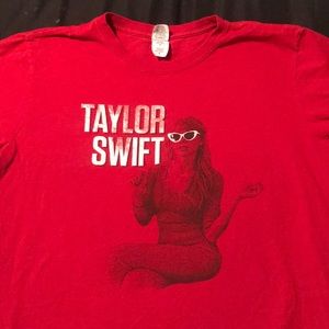 Taylor Swift- Red Shirt
